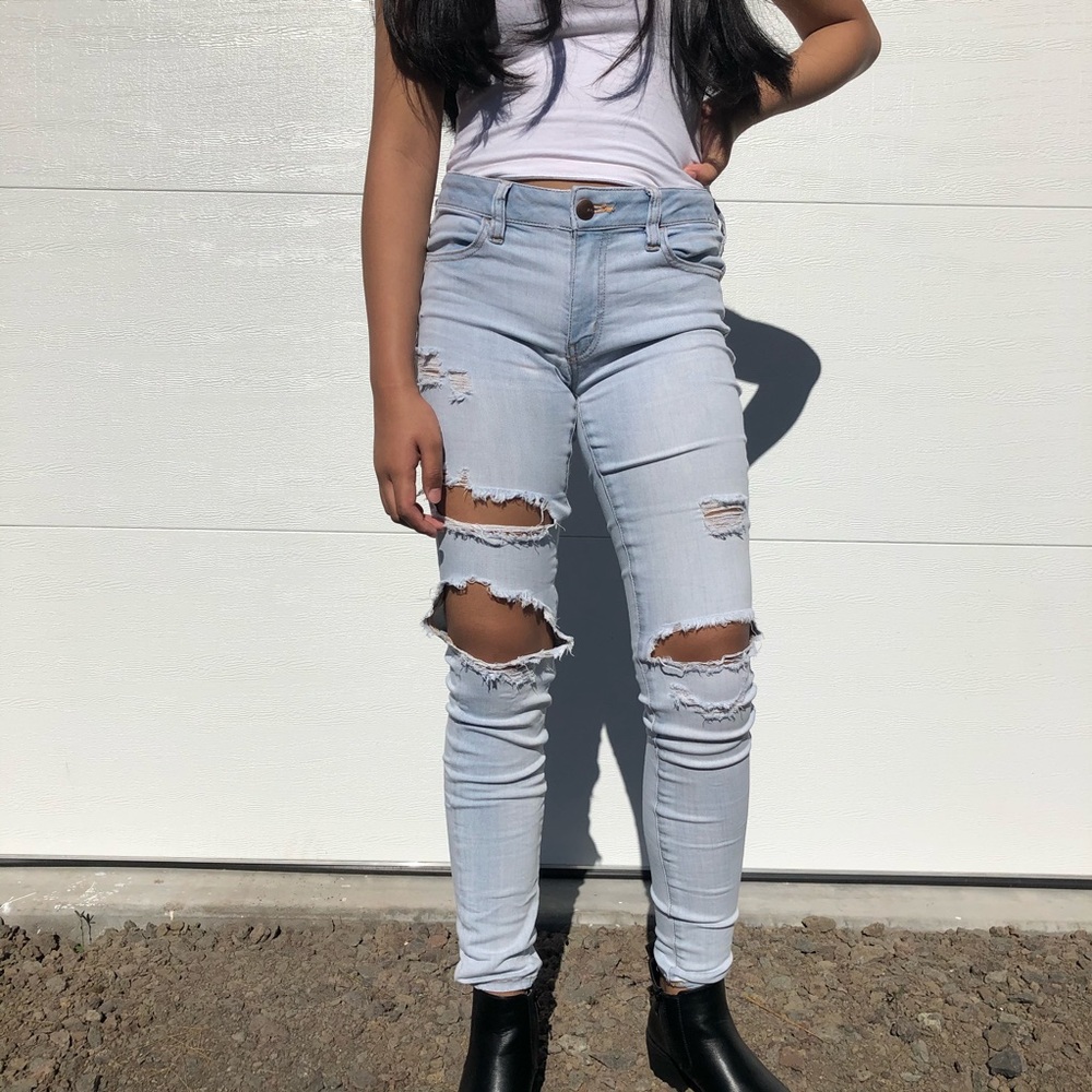 American Eagle Light Wash Skinny Jeans